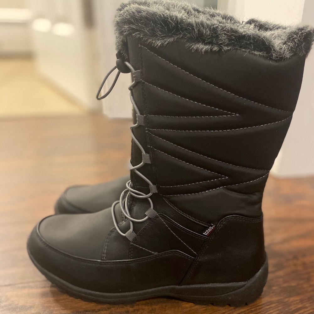 Black and gray women’s winter boots never worn!